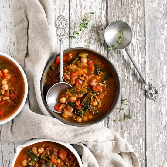 Chickpea stew with spinach