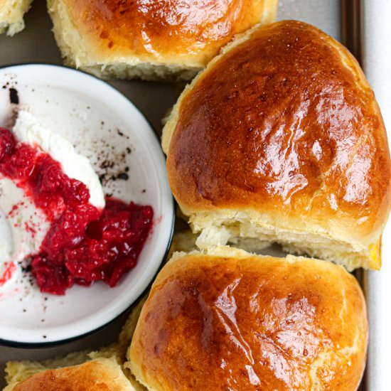 No Knead Breakfast Brioche Buns