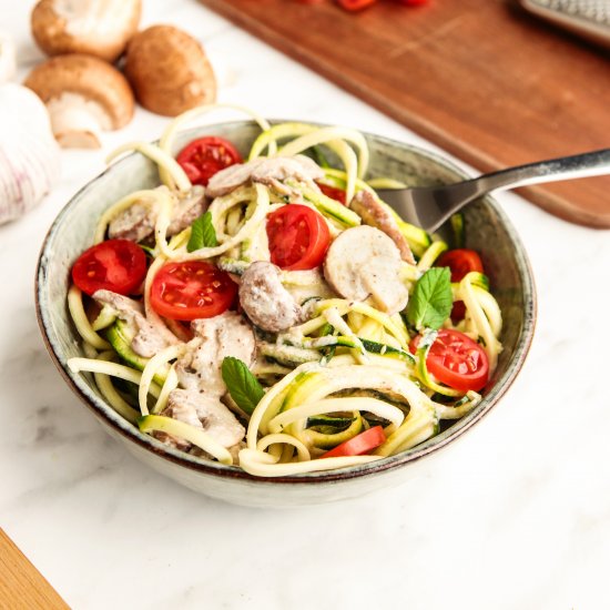 Zucchini noddles with mushrooms