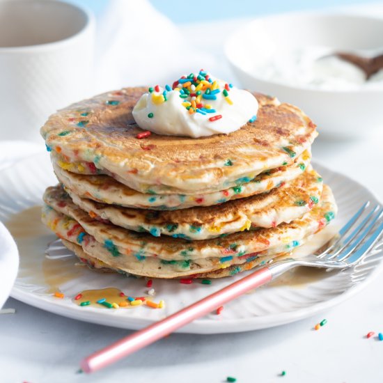 EASY FUNFETTI VEGAN PANCAKES