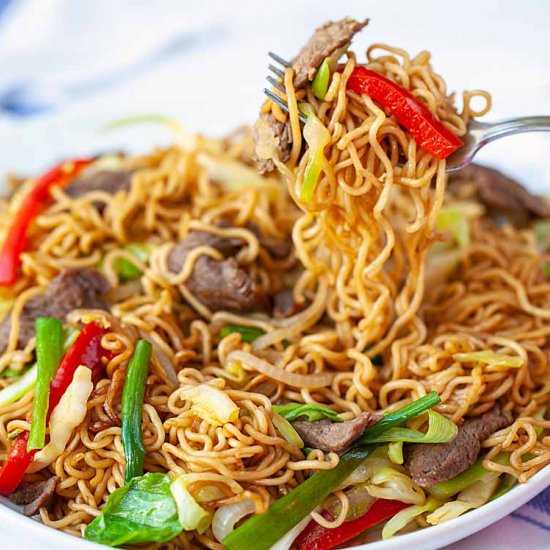 Instant noodles stir fry