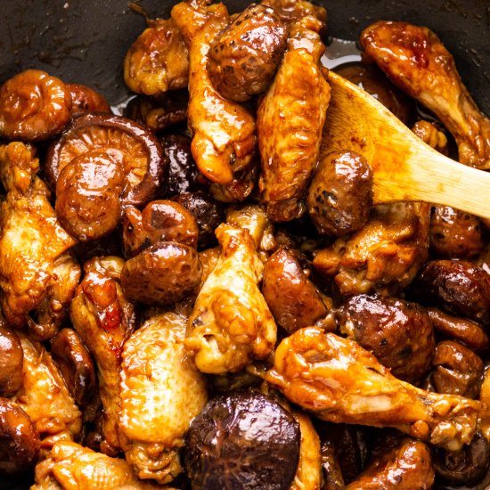 Braised Chicken Wings and Mushrooms