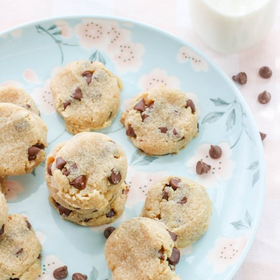 LOW CARB CHOCOLATE CHIPS COOKIES