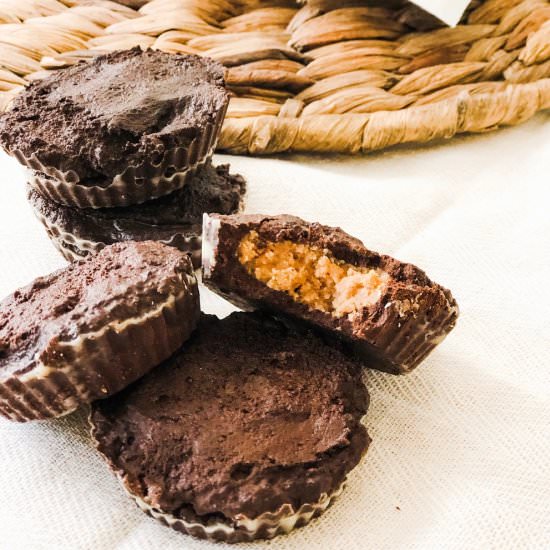 PEANUT BUTTER CUPS (5 INGREDIENTS)