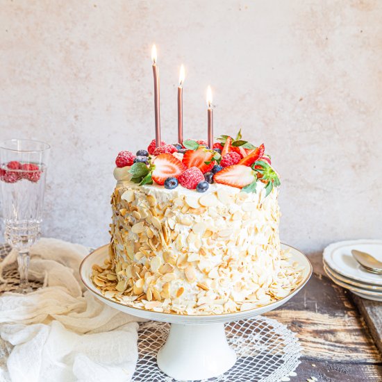 CAKE WITH FRESH FRUIT AND MASCARPON