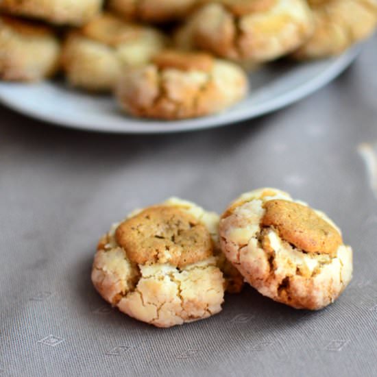 Walnut cookies with filling