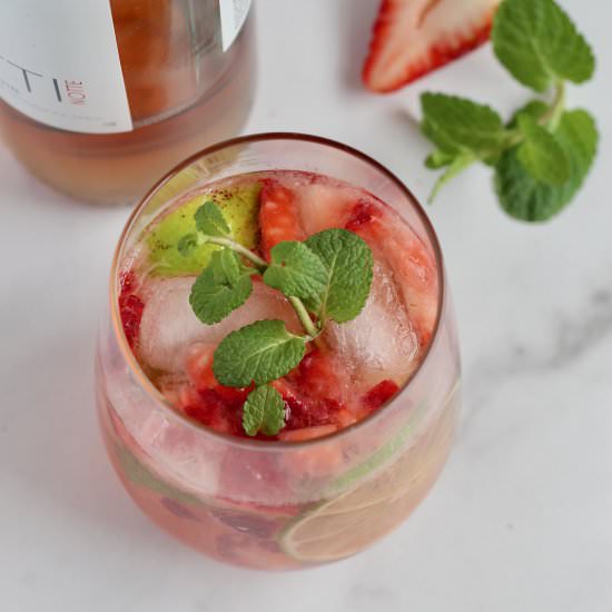 Strawberry Rosé Mojito