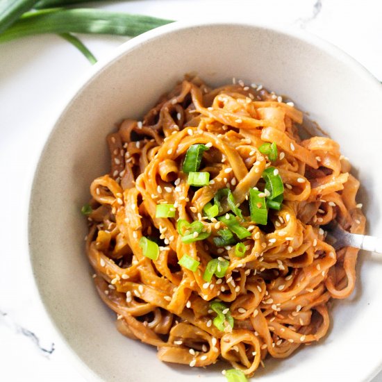 10 Minute Peanut Sauce Rice Noodles