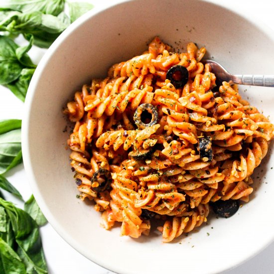 Quick & Easy Tomato Garlic Pasta