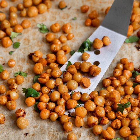 Roasted Sriracha Chickpeas