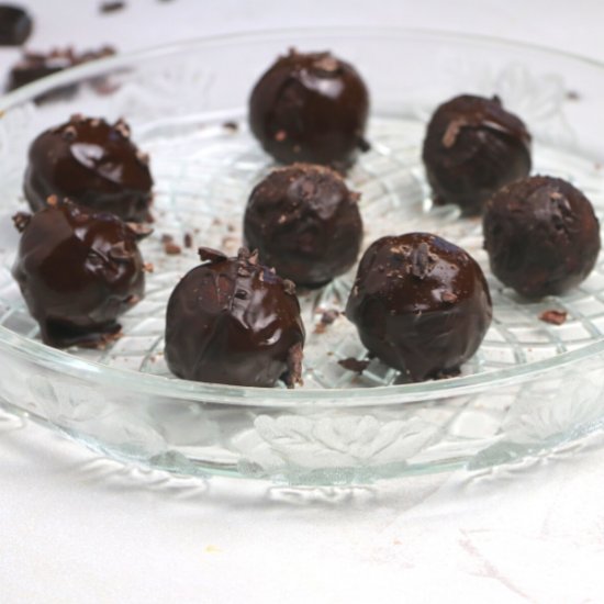 Triple Chocolate Energy Balls