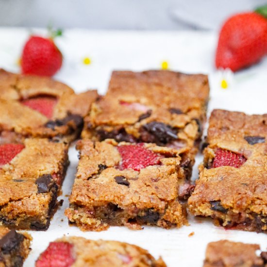 Easy Strawberry Blondies