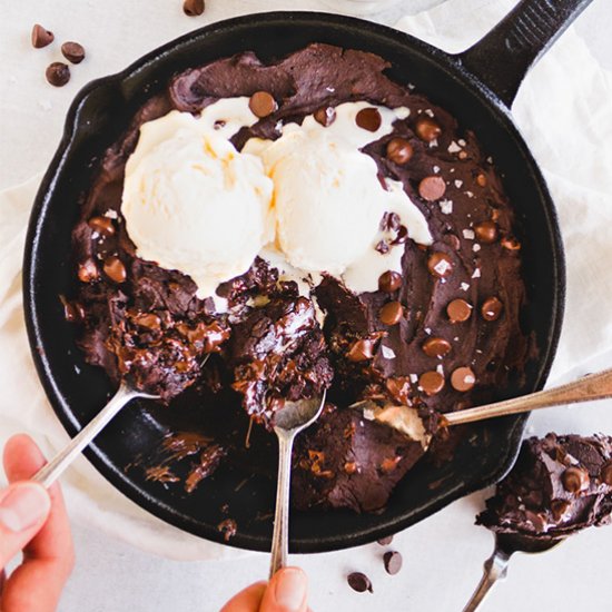 Flourless Skillet Brownie