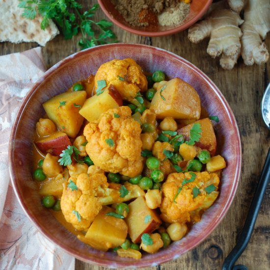 Indian Cauliflower Chickpea Curry