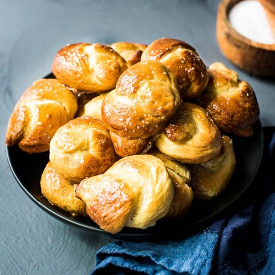 Soft Pretzel Knots