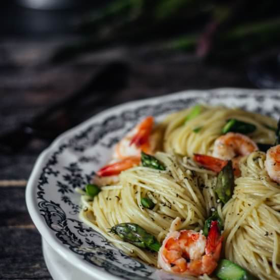 Asparagus and shrimp pasta dish