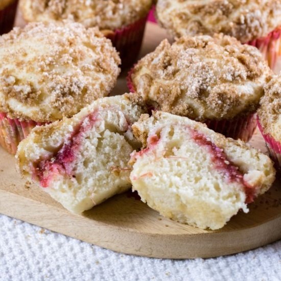 Streusel Topped Rhubarb Muffins