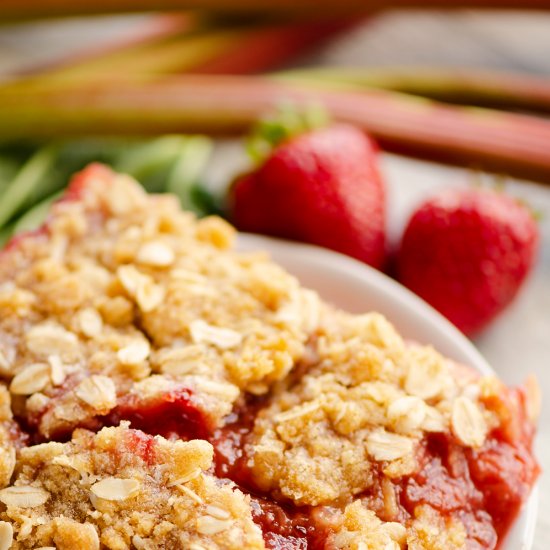 Strawberry Rhubarb Crisp Bars