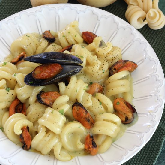 Pasta with Potato cream and Mussels