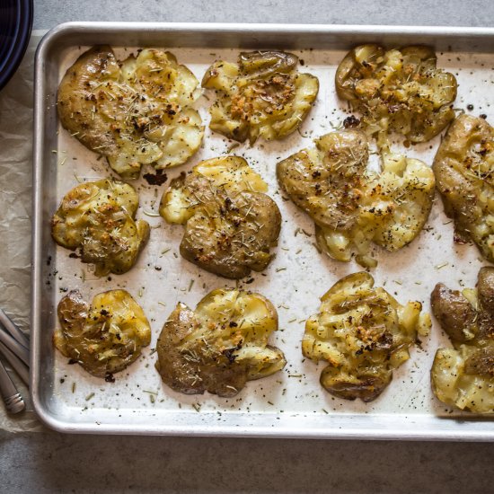 Crispy Garlic Smashed Potatoes