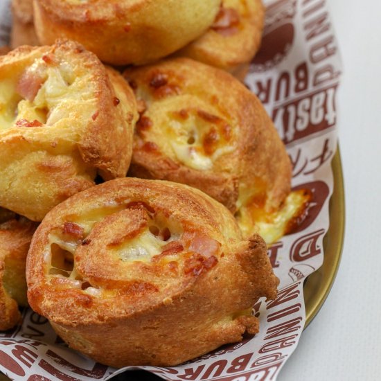 KETO CHEESE AND BACON SCROLLS