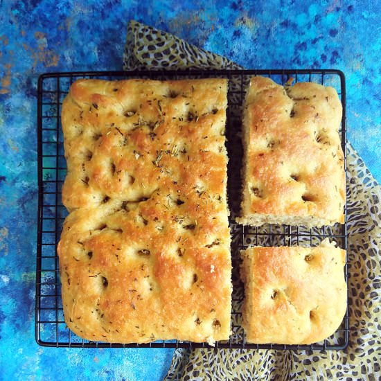 EGGLESS HERBED FOCACCIA BREAD