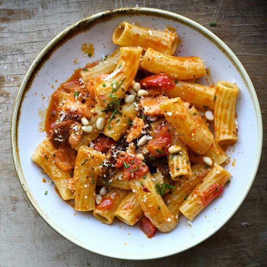 Pasta with salmon and chorizo