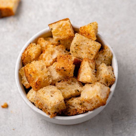 Easy 5-Ingredient Croutons