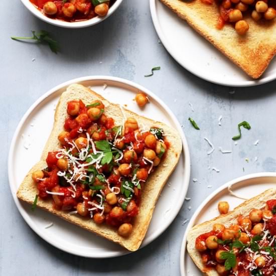 Quick chickpeas on toast