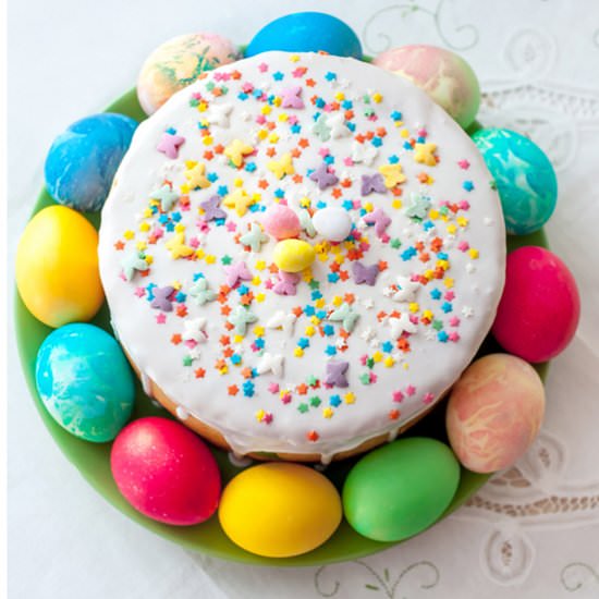 Easter cake in a slow cooker