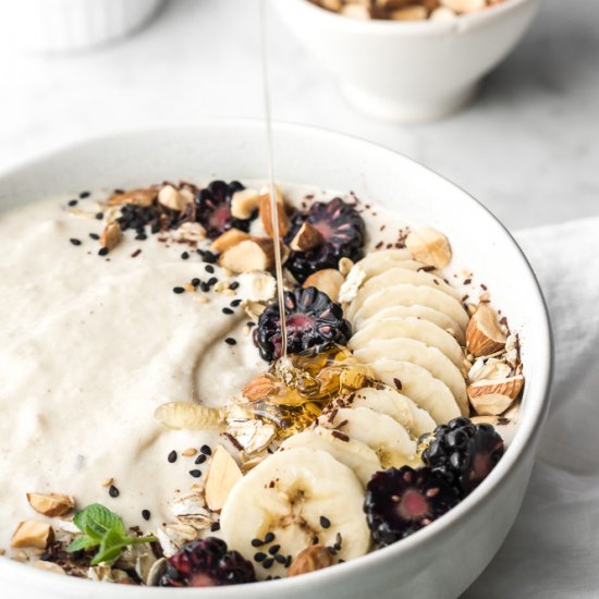 banana tahini smoothie bowl