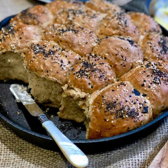 Bread rolls with olives, chia seeds