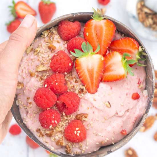 STRAWBERRY PORRIDGE BREAKFAST BOWL