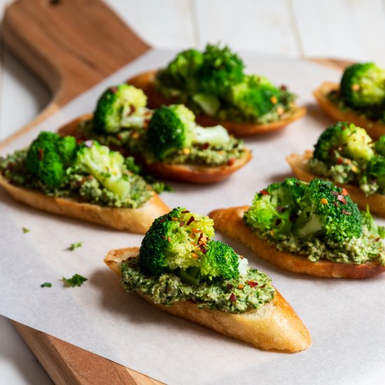 Vegan Broccoli Crostini