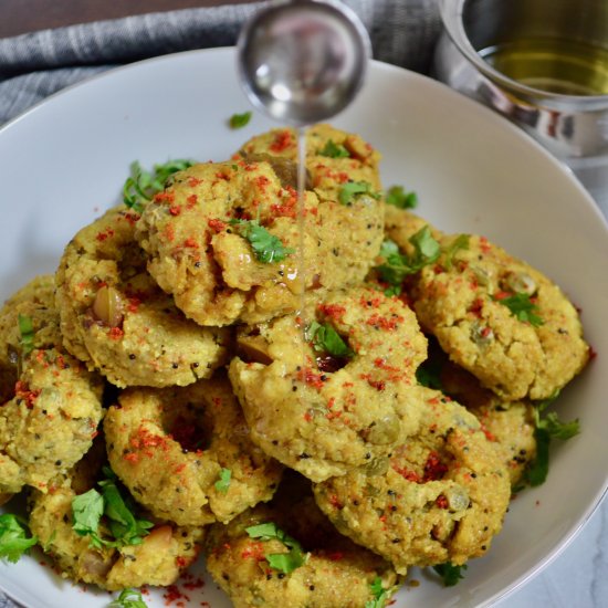 KAPURIYA – STEAMED RICE LENTIL CAKE