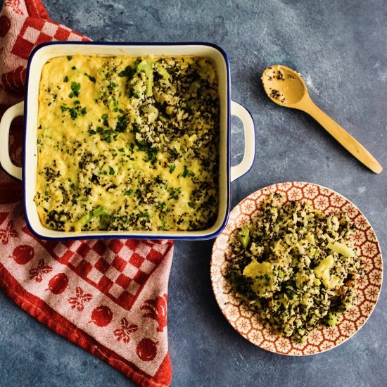 Cheesy broccoli quinoa bake