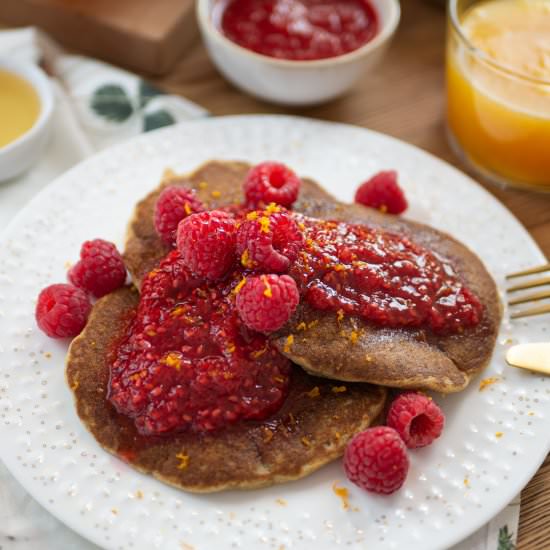 HEALTHY & QUICK OAT PANCAKES W. JAM