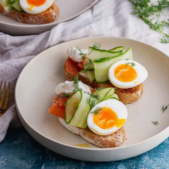 Smoked Salmon Toasts with Cucumber