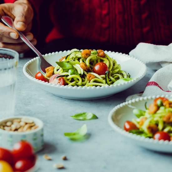 Low-carb Zoodles with pesto sauce