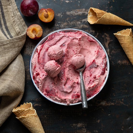 Roast plum ice cream