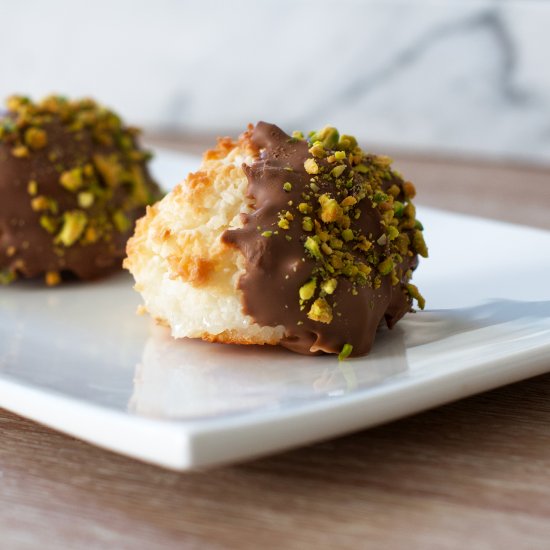 Coconut Macaroons with Pistachio