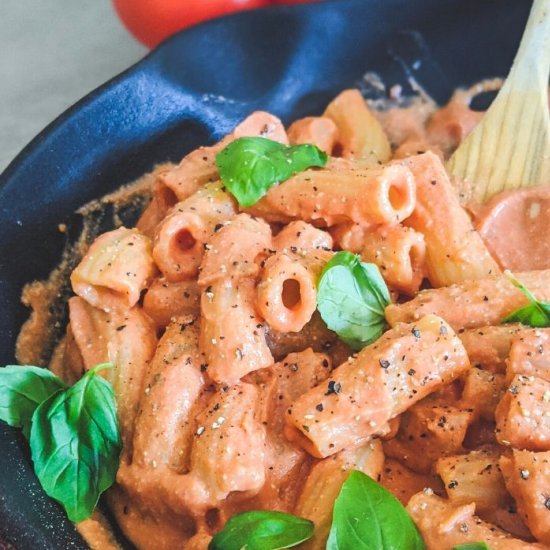 Creamy Vegan Tomato Pasta