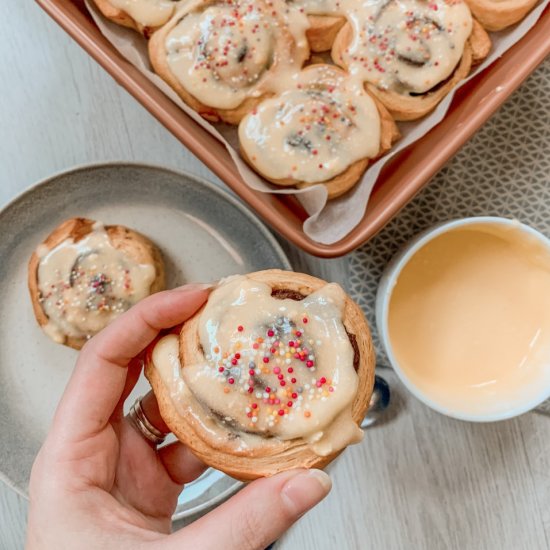 Vegan funfetti cinnamon rolls