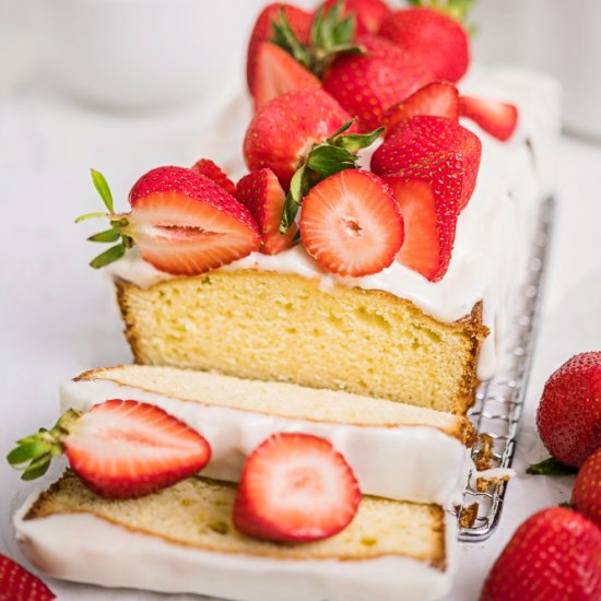 Lemon loaf cake with lemon icing