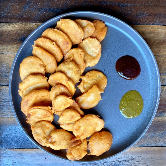 Aloo ke Pakoray (Potato Fritters)