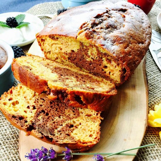 Marble cake with cacao and turmeric