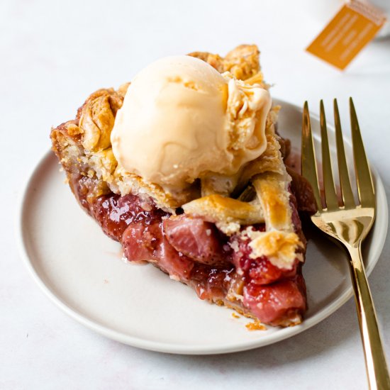 Ginger Strawberry Rhubarb Pie