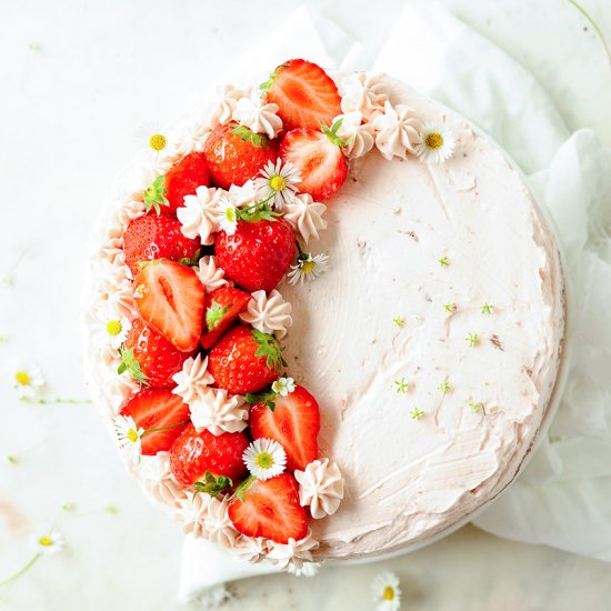 Strawberry mascarpone cake