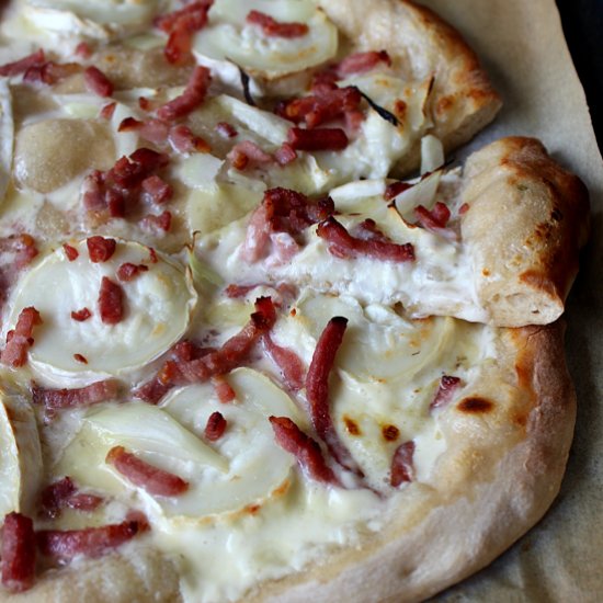 Goat cheese & bacon pizza