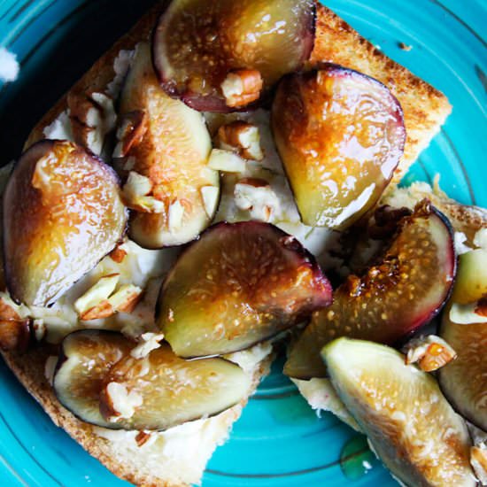 Goat cheese and fig toast